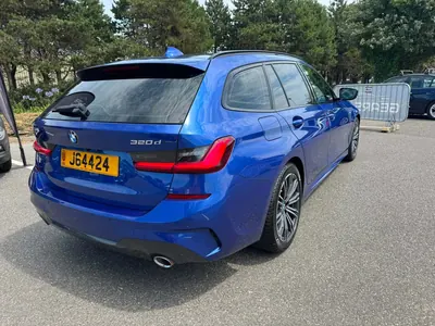 BMW 320d M-Sport X-Drive Touring photo 3