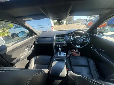 Jaguar E-Pace P200 R-Dynamic photo 9