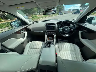 Jaguar F-Pace Portfolio AWD photo 9