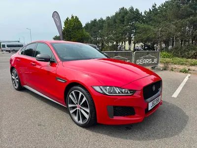 Jaguar XE 300 Sport photo 2