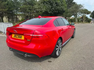 Jaguar XE 300 Sport photo 3
