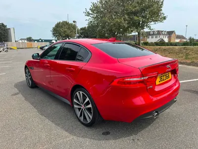 Jaguar XE 300 Sport photo 4