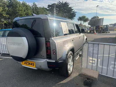 L.Rover Defender D240 SE (7 seats) photo 3