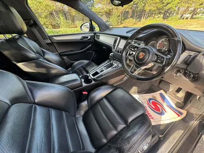 Porsche Macan Turbo photo 8